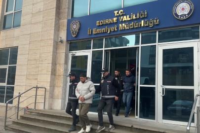 Edirne Kapıkule’de tarihi eser operasyonu: Büyük İskender portreli sikkelerle kaçarken yakalandılar