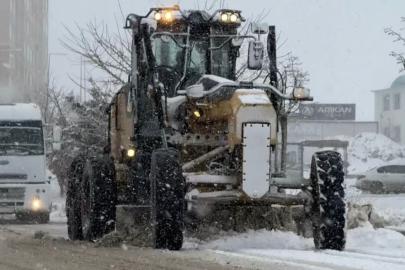 Elazığ’da karla mücadele çalışmaları sürüyor