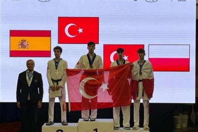 Emir Perçin bronz madalyanın sahibi oldu