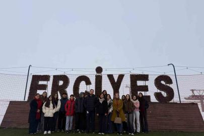 Erciyes’in zirvesinde öğrencilere yönelik ’Uluslararası Dağlar Günü’ etkinliği
