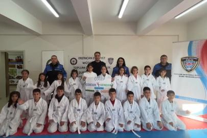 Erzincan’da "Hep Birlikte Aileyiz" Projesi kapsamında öğrencilere tekvando kıyafeti desteği