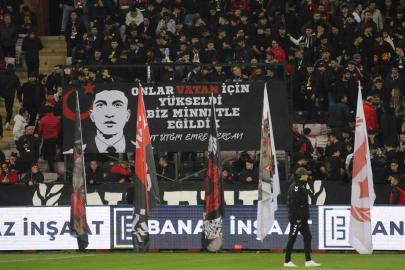 Es-Es taraftarı hava şehidi Emre Mercan’ı unutmadı