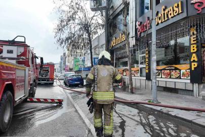 Esenyurt’ta iş hanında korkutan yangın