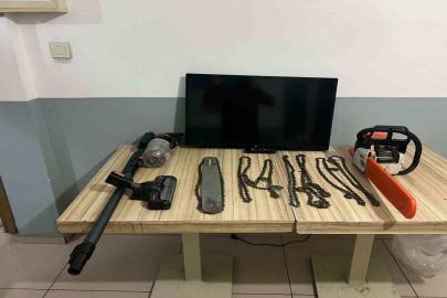 Evde buldukları her şeyi çaldılar: 2 tutuklama
