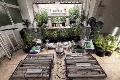 Evini uyuşturucu imalathanesine çevirdi, jandarma operasyonuyla yakalandı