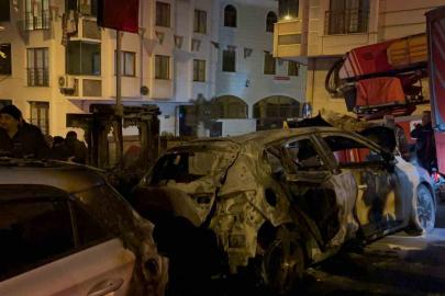 Eyüpsultan’da iki araç alevlere teslim oldu