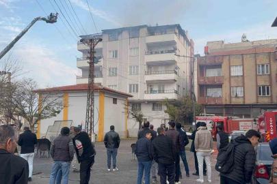 Gaziantep’te 4 katlı apartmanın terasında korkutan yangın