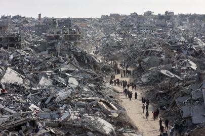 Gazze'de İsrail saldırılarında hasar gören 22 bina fırtınada çöktü. 18 kişi hayatını kaybetti