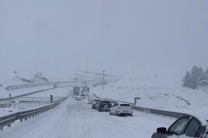 Güneydoğu’da kar esareti: Mardin ve Diyarbakır beyaza büründü, yollar kapandı