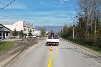 Güvenli ulaşım için Çilimli’de yol çizgileri yenileniyor
