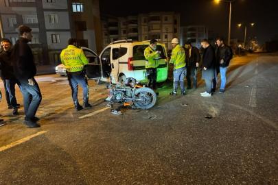 Hafif ticari araçla çarpışan motosikletin sürücüsü ağır yaralandı