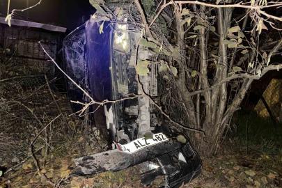 Hafif ticari araçla çarpışan otomobil tarlaya devrildi: 5 yaralı