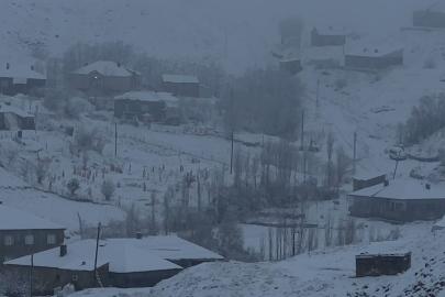Hakkari’de 43 yerleşim yerinin yolu ulaşıma kapandı