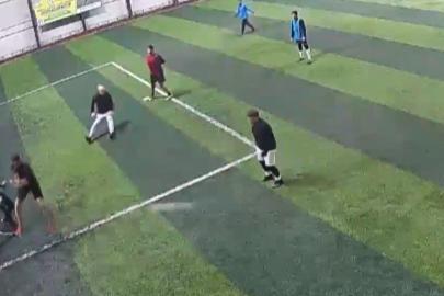 Halı sahada ölüm kameraya yansıdı