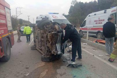 Hatay’da takla atan otomobil yan yattı: 5 yaralı