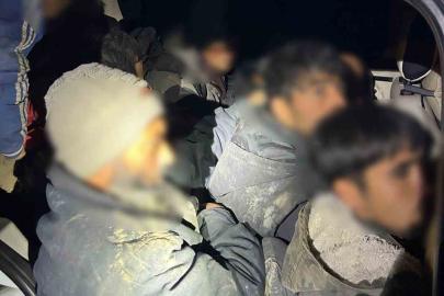Iğdır’da bir araçta 12 düzensiz göçmen ve 2 organizatör yakalandı