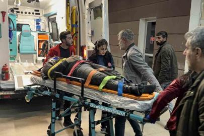 İki otomobil çarpıştı: 2 yaralı