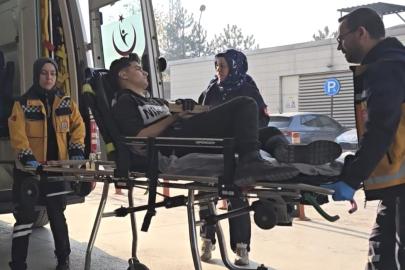 İnegöl’de işçi elini tahtaya çaktı, itfaiye ekipleri kurtardı