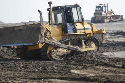 Irak kum fırtınalarına karşı alarmda. Çöle kil seriliyor