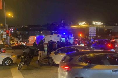 Işık ihlali yapan otomobil, iki motosiklete çarptı: 2 yaralı