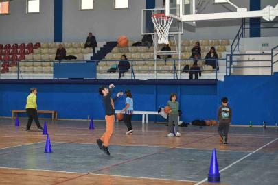 İsmet Selekler Spor Kompleksi’nde kurslar başladı