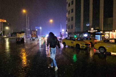 İstanbul’da beklenen sarı kodlu sağanak başladı
