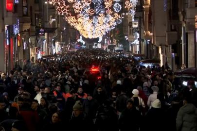 İstiklal Caddesi’ndeki yoğunluk havadan görüntülendi