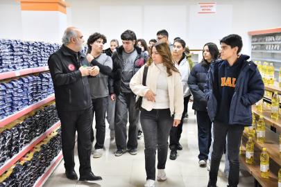 "İyilik Elçisi" Projesi gençlere yardımlaşma ve tarih bilinci aşılıyor