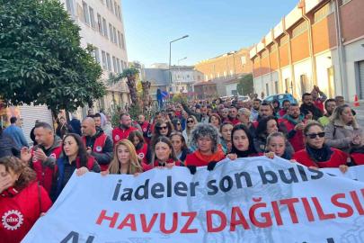 İzmir’de belediye işçileri yarım gün iş bırakma eyleminde