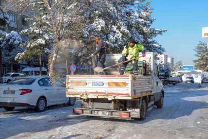 Kar ve buzlanmaya karşı kaldırım temizliği