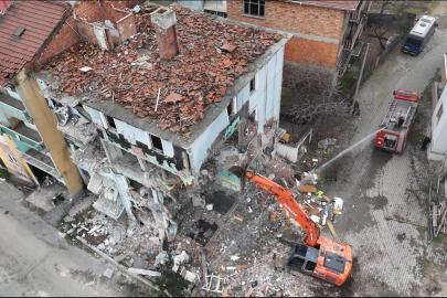 Karabük’te doğal gaz patlaması sonrası hasar gören bina 3 yıl sonra yıkılıyor