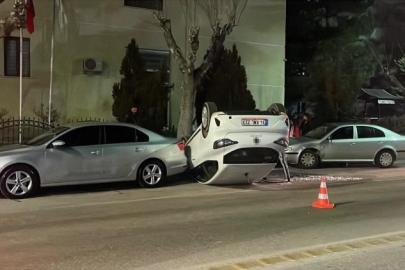 Karaman’da park halindeki araçlara çarpan otomobil ters döndü