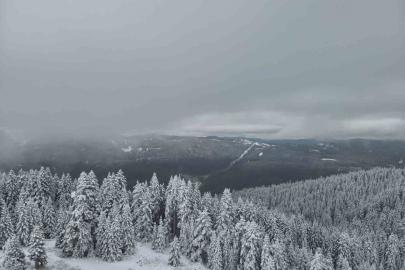 Karla kaplanan Ilgaz Dağı havadan görüntülendi