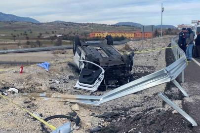 Karşı şerdi geçerek takla atan otomobilde 1 kişi hayatını kaybetti