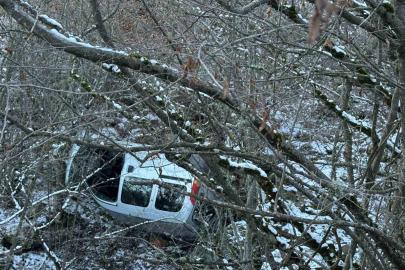 Kastamonu’da hafif ticari araç şarampole yuvarlandı, sürücü yara almadan kurtuldu