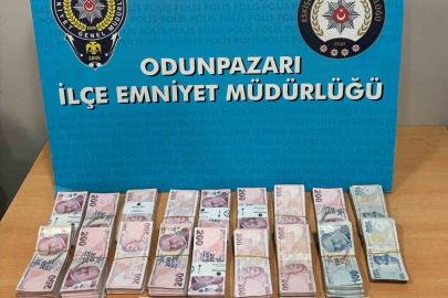 Kendini polis olarak tanıtıp 316 bin 700 TL’lik ziynet eşyasını dolandırdı, kısa sürede yakalandı