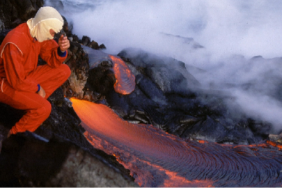 Kilauea'dan fışkıran lavlar kamerayı yuttu