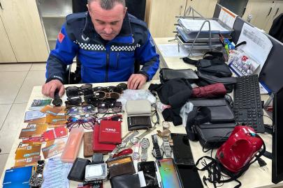 Kocaeli’de kayıp eşyalar "Alo 153" ile sahiplerini bekliyor