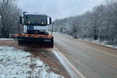 Kocaeli’de yoğun kar yağışı: Ekipler yolları açık tutmak için çalışıyor