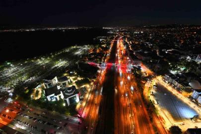 Kocaeli’nin sosyal yaşam alanları gece ışıklarıyla renkleniyor