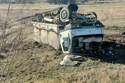 Kontrolden çıkan kamyon şarampole devrilerek takla attı: 1 yaralı