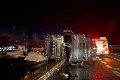 Konya’da otomobil tır ile çarpıştı: 1 yaralı