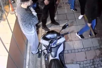 Kuaför dükkanına baltalı saldırı kamerada