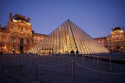 Louvre Müzesi'nde soygunun ardından çalışan sorunları büyüyor