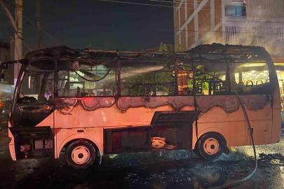 Manisa’da servis otobüsü alev alev yandı
