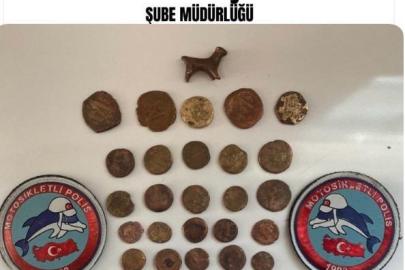 Mardin’de tarihi eser operasyonu: 45 sikke ve hayvan figürlü heykel ele geçirildi