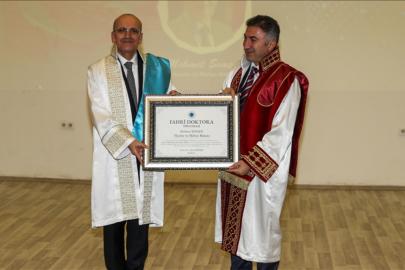 Mehmet Şimşek'e Batman Üniversitesi'nce fahri doktora ünvanı verildi