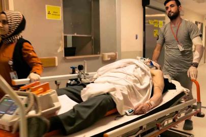 Merdiven boşluğuna düşen yaşlı adam ağır yaralandı