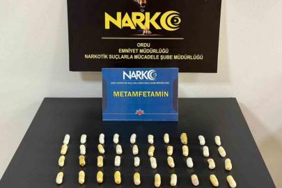 Midesinden 407 gram uyuşturucu çıktı: 2 tutuklama