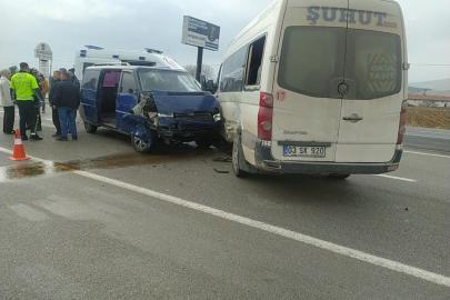 Minibüslerin çarpıştığı kazada 7 kişi yaralandı
